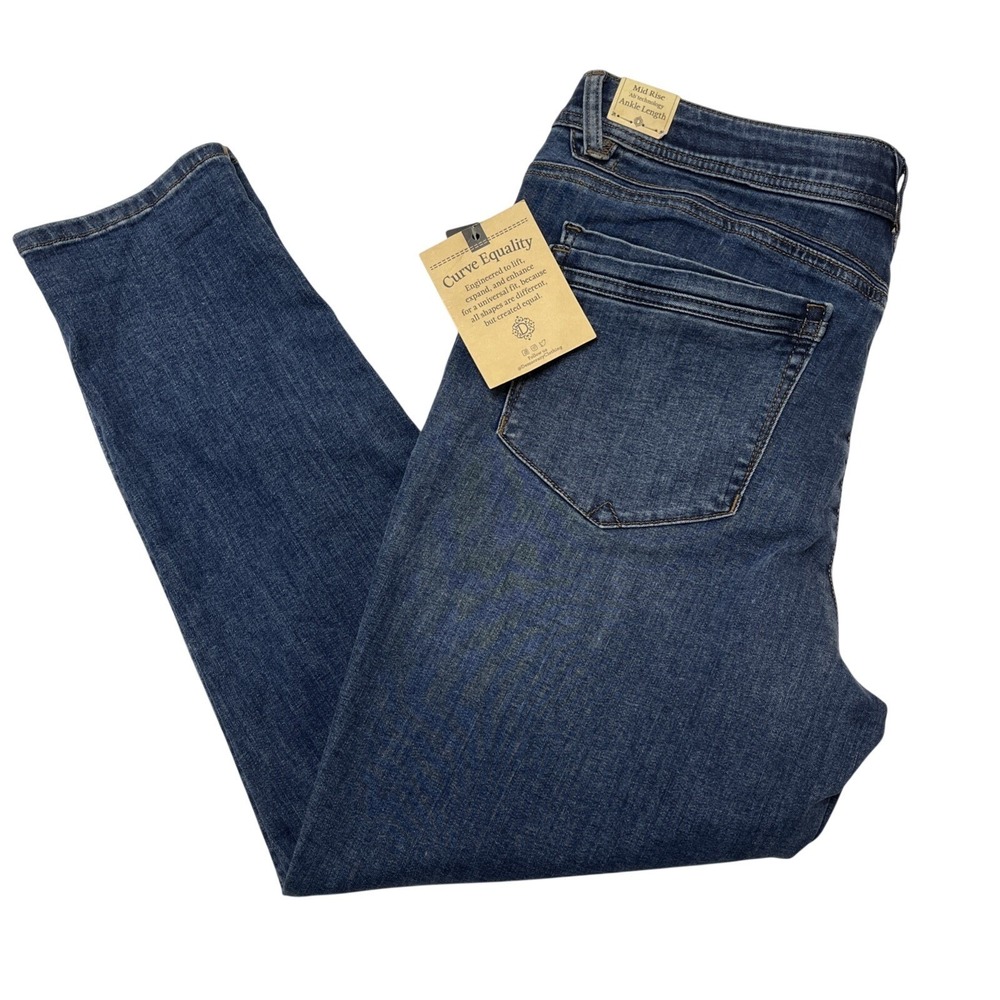 Democracy Jeans Tapered‎ Leg Distressed Size 16 Mold & Hold Slimming Comfort